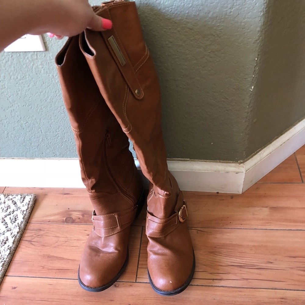 Camel boots